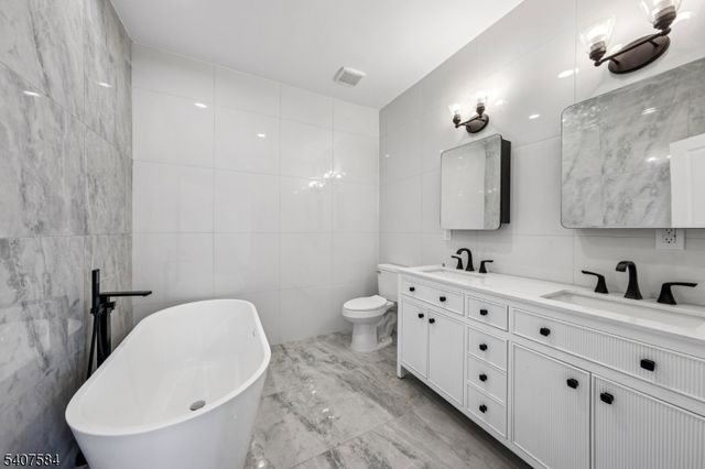 275 Claremont Ave, Jersey City, NJ 07305