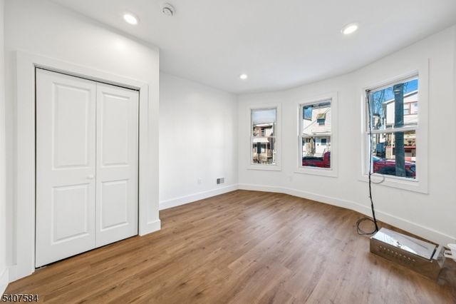 275 Claremont Ave, Jersey City, NJ 07305