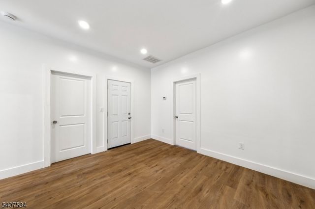 275 Claremont Ave, Jersey City, NJ 07305