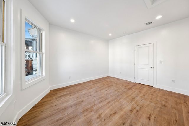 275 Claremont Ave, Jersey City, NJ 07305