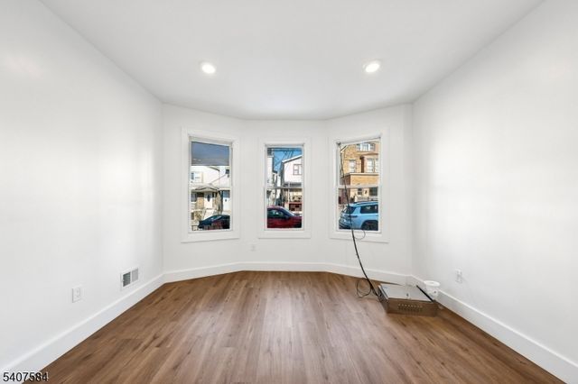 275 Claremont Ave, Jersey City, NJ 07305