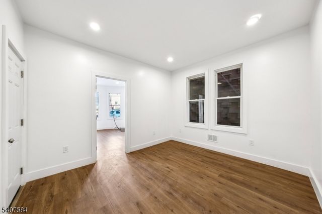 275 Claremont Ave, Jersey City, NJ 07305