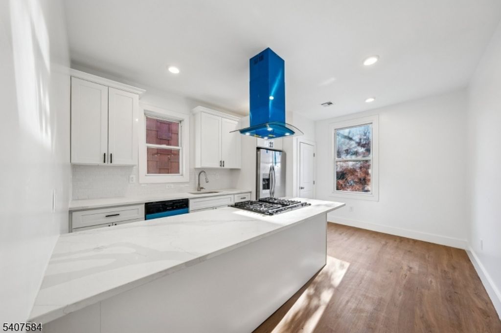 275 Claremont Ave, Jersey City, NJ 07305