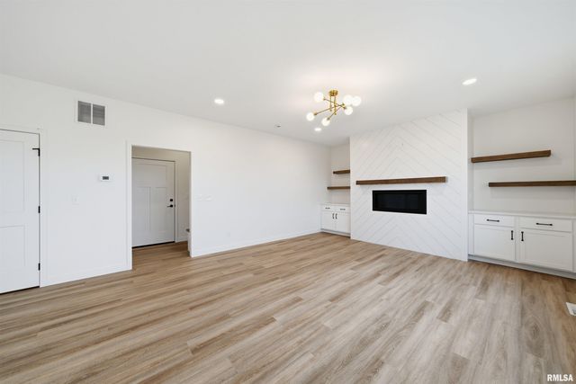 1617 RUSTIC OAK Drive, Washington, IL 61571