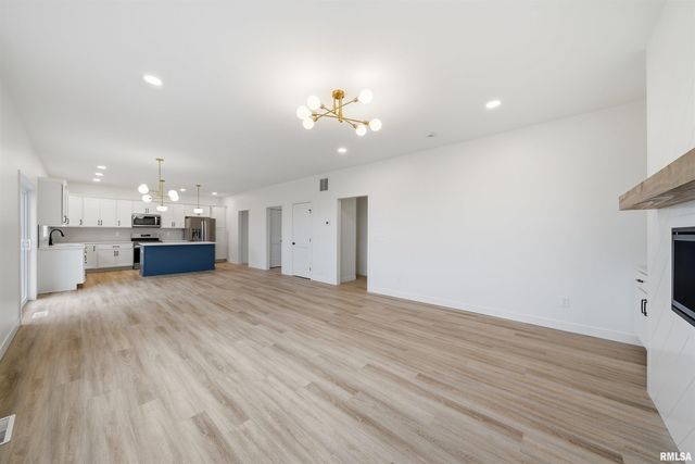 1617 RUSTIC OAK Drive, Washington, IL 61571