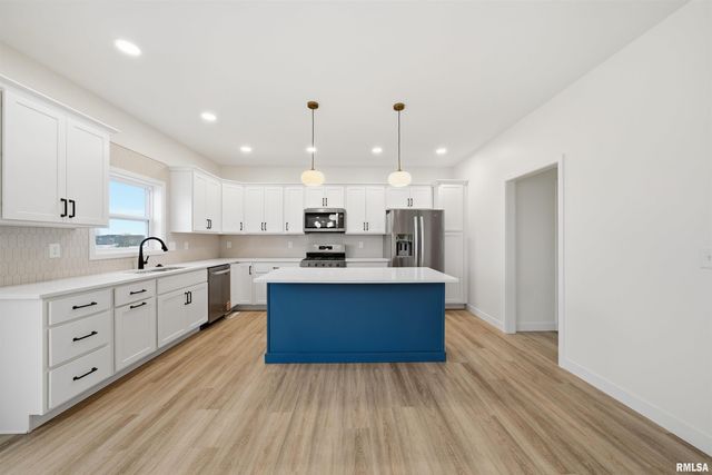 1617 RUSTIC OAK Drive, Washington, IL 61571