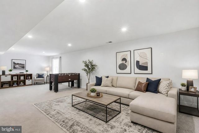 1054 DOMINO LN, Warminster, PA 18974