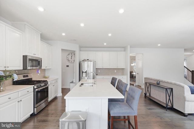 1054 DOMINO LN, Warminster, PA 18974