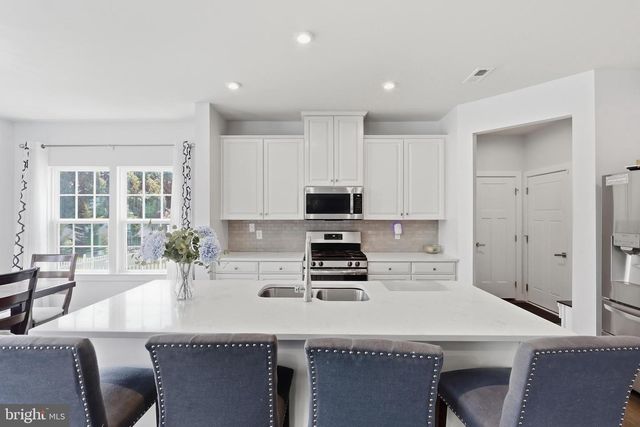1054 DOMINO LN, Warminster, PA 18974