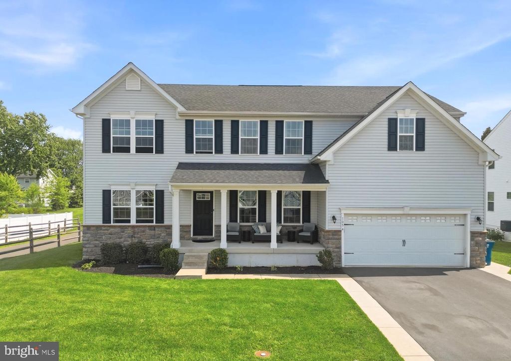 1054 DOMINO LN, Warminster, PA 18974