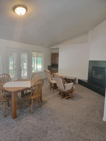 335 Cornett Lane, Cave Junction, OR 97523