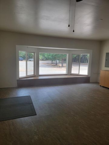 335 Cornett Lane, Cave Junction, OR 97523