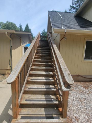 335 Cornett Lane, Cave Junction, OR 97523