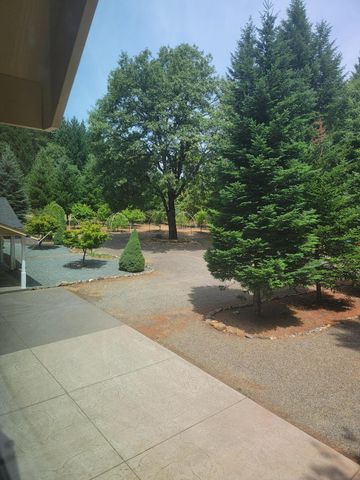 335 Cornett Lane, Cave Junction, OR 97523