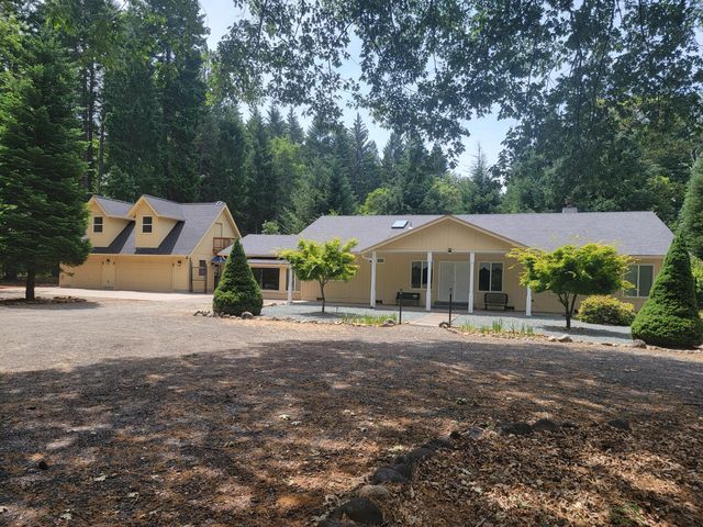 335 Cornett Lane, Cave Junction, OR 97523