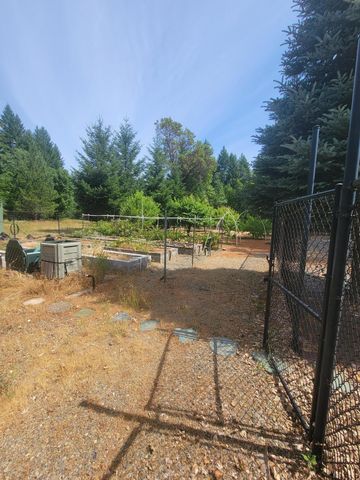 335 Cornett Lane, Cave Junction, OR 97523