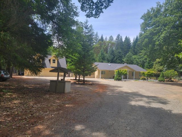 335 Cornett Lane, Cave Junction, OR 97523