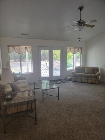 335 Cornett Lane, Cave Junction, OR 97523