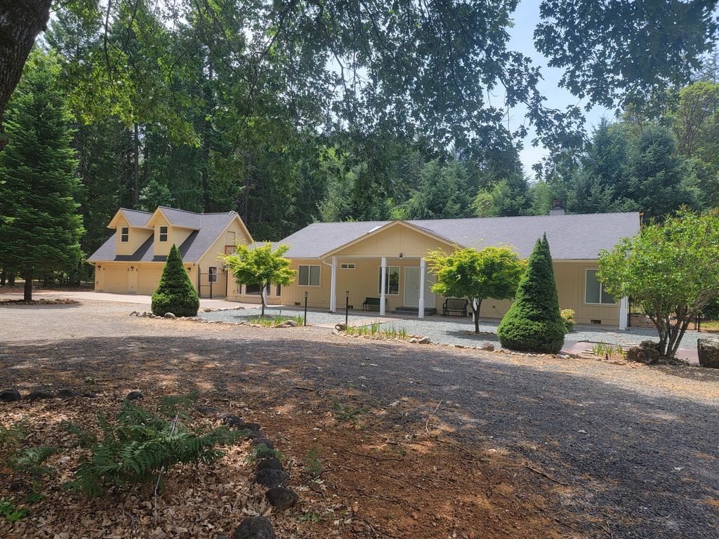 335 Cornett Lane, Cave Junction, OR 97523