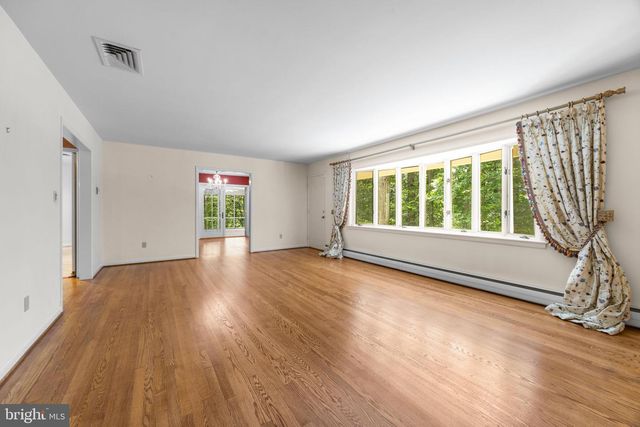 1302 WOODSHOLE RD, Baltimore, MD 21286
