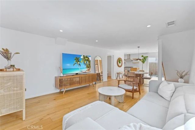 411 Ulysses, Los Angeles, CA 90065