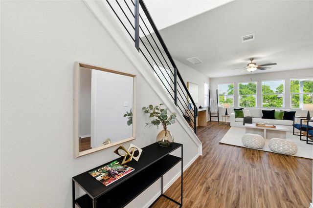 10207 Buster DR, Austin, TX 78748