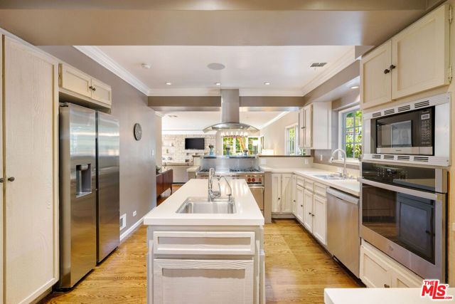 723 N Sierra Drive, Beverly Hills, CA 90210