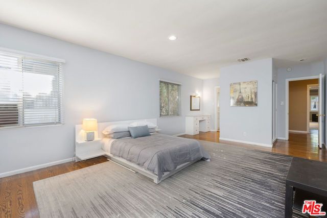 723 N Sierra Drive, Beverly Hills, CA 90210