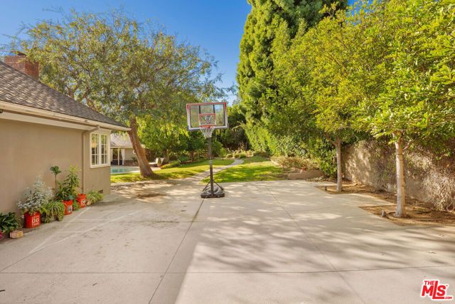 723 N Sierra Drive, Beverly Hills, CA 90210