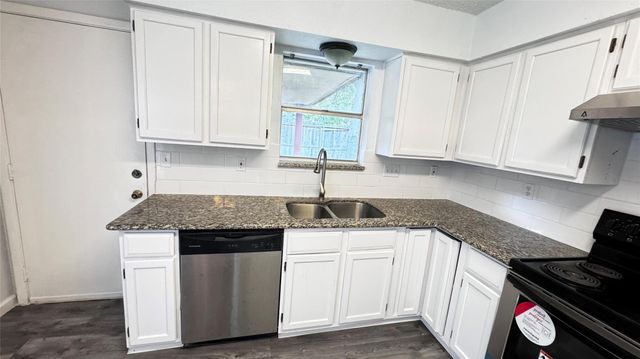 2511 Maple Tree Court, Stafford, TX 77477