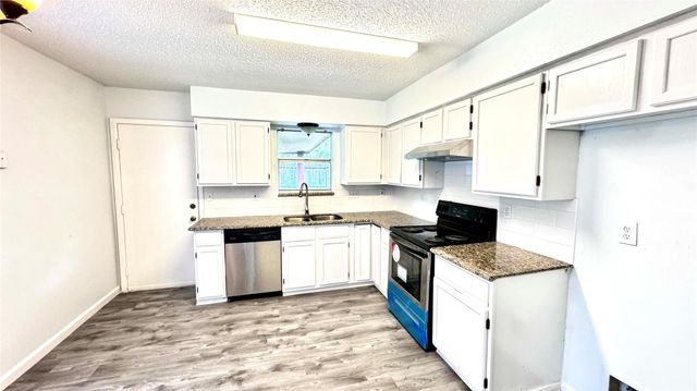 2511 Maple Tree Court, Stafford, TX 77477