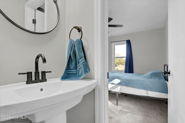 233 Halls Creek Road, New Bern, NC 28560