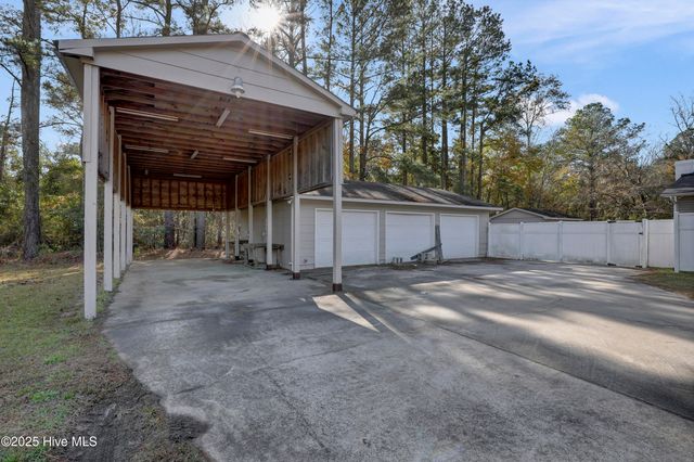 233 Halls Creek Road, New Bern, NC 28560