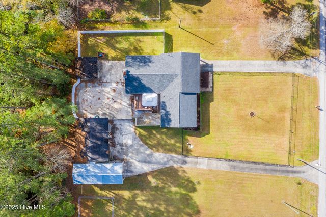 233 Halls Creek Road, New Bern, NC 28560