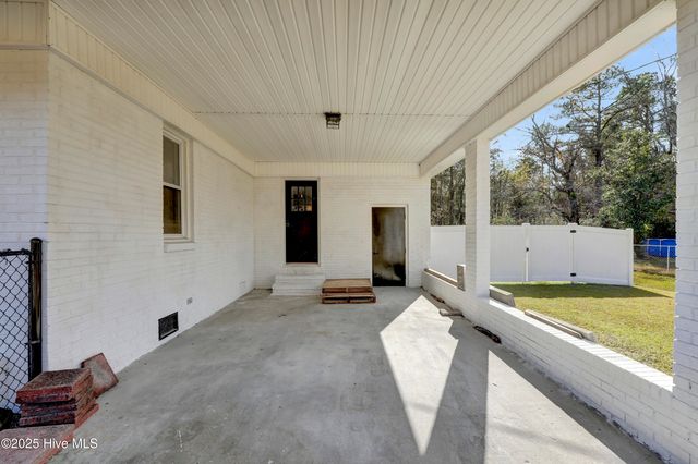 233 Halls Creek Road, New Bern, NC 28560