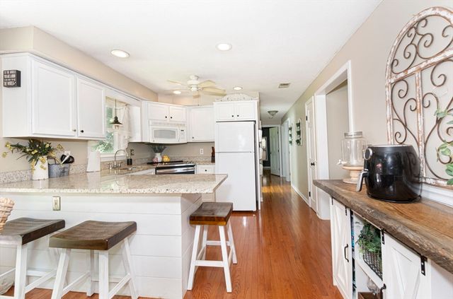53 Boutelle Rd, Sterling, MA 01564