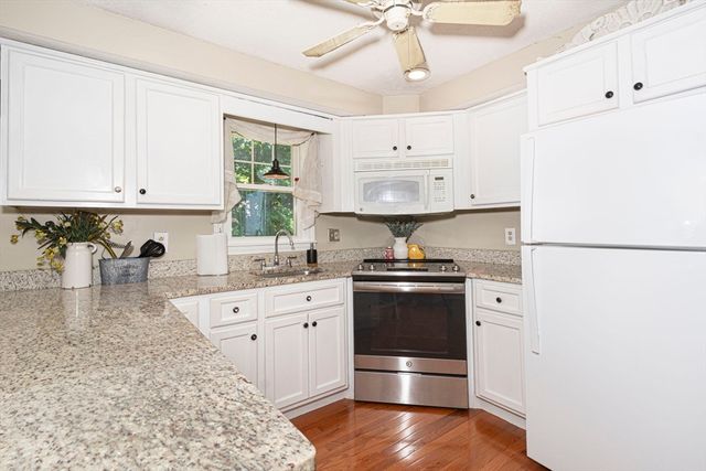 53 Boutelle Rd, Sterling, MA 01564