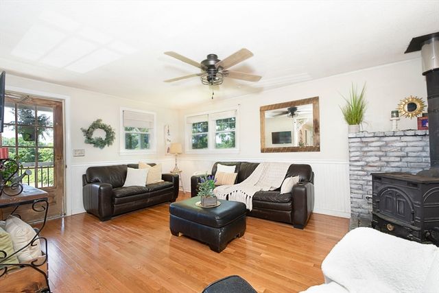 53 Boutelle Rd, Sterling, MA 01564
