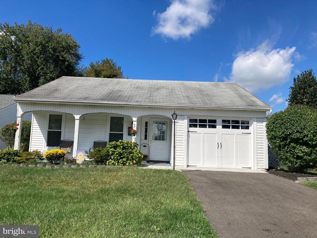 58 WESTMINSTER DR S, Southampton, NJ 08088