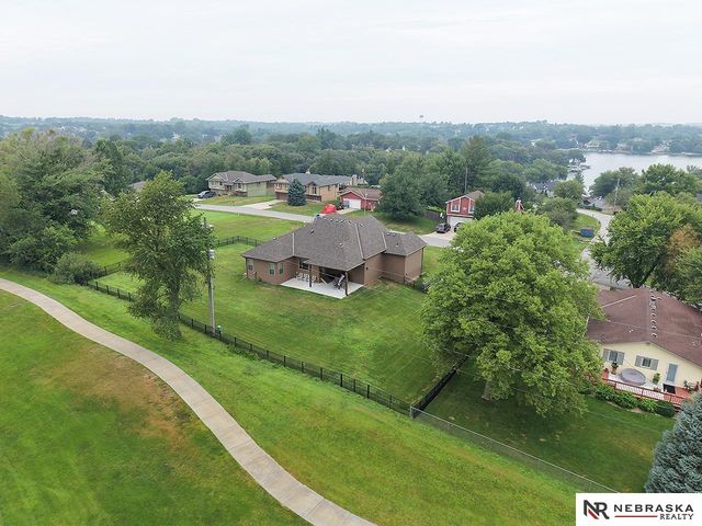 1511 Beaver Lake Boulevard, Plattsmouth, NE 68048