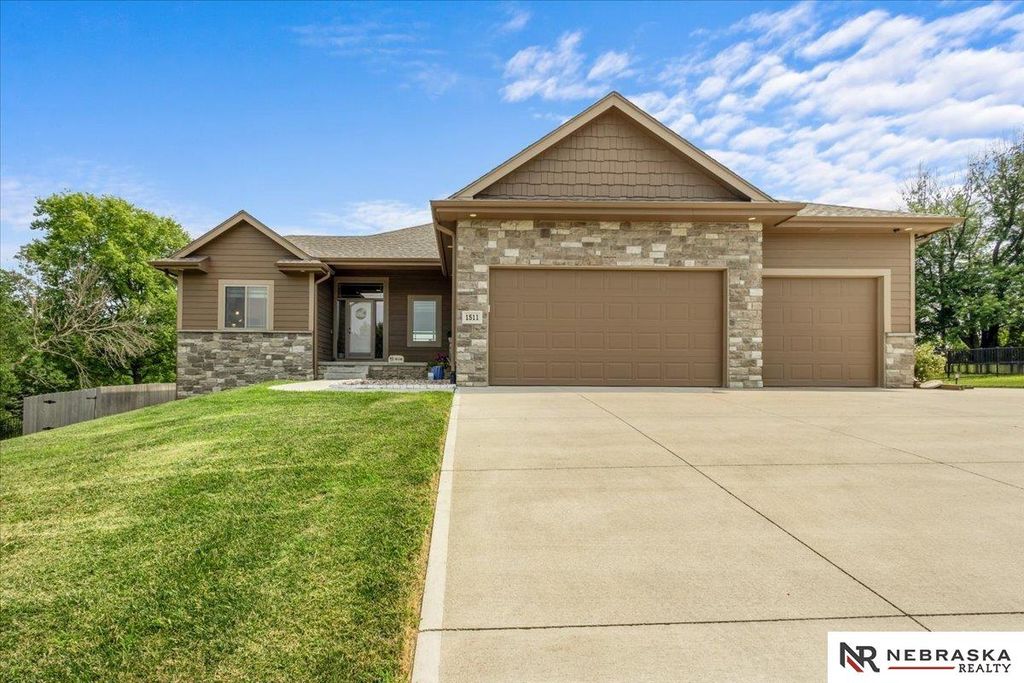 1511 Beaver Lake Boulevard, Plattsmouth, NE 68048