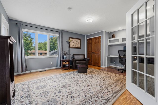 507 N J Street, Indianola, IA 50125