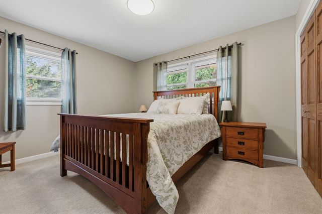 507 N J Street, Indianola, IA 50125