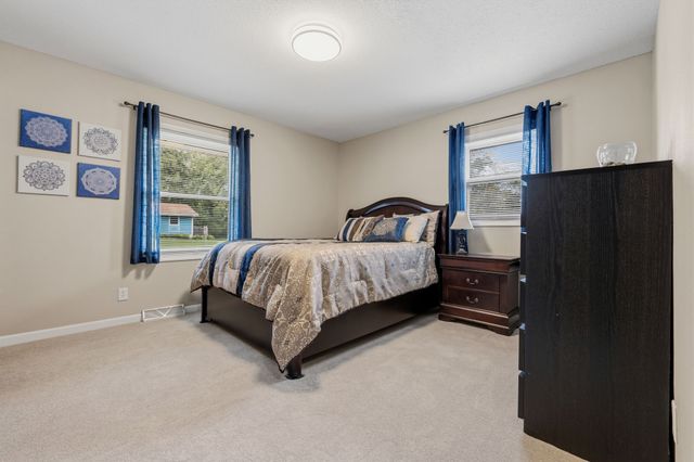 507 N J Street, Indianola, IA 50125