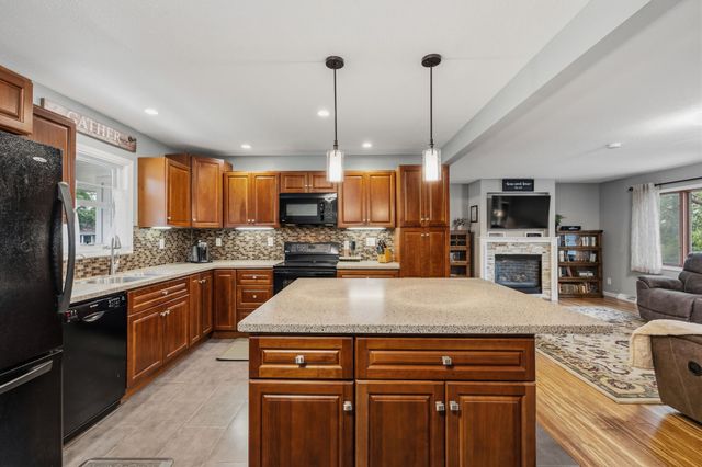 507 N J Street, Indianola, IA 50125