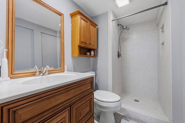 507 N J Street, Indianola, IA 50125