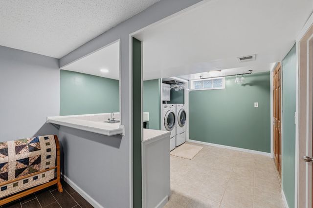 507 N J Street, Indianola, IA 50125