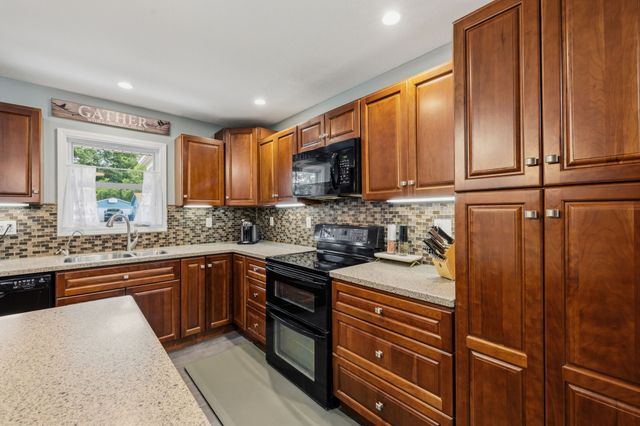 507 N J Street, Indianola, IA 50125