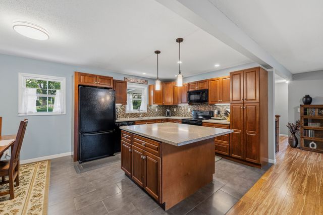 507 N J Street, Indianola, IA 50125