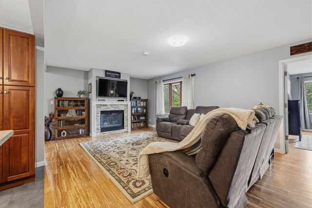 507 N J Street, Indianola, IA 50125